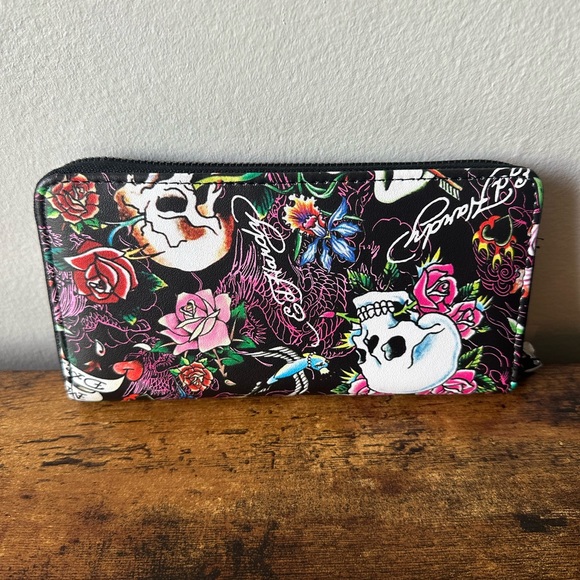 Ed Hardy Black Multicolor Skull Wallet Wristlet with Tattoo-Style Print NWT - Picture 4 of 5